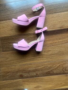 Naturalizer Pink Suede Block Heel Sandals